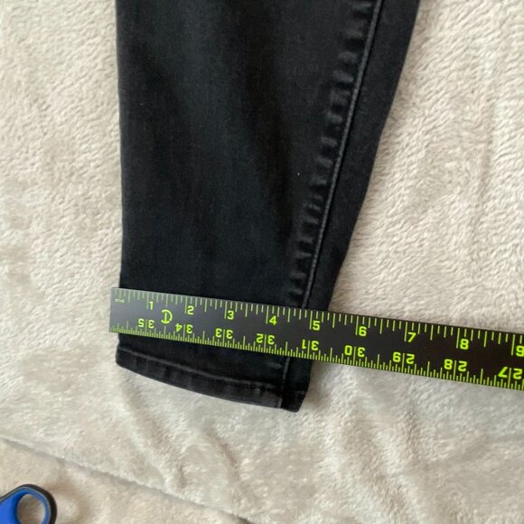 Signature by Levi Women's Jeans Size 8L 29x32 Black Stretch Denim Pull-On Skinny - Picture 4 of 12